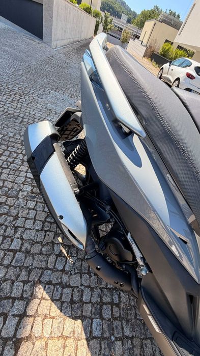 Vendo maxi scooter KYMKO XCiting 400I ABS em excelente estado