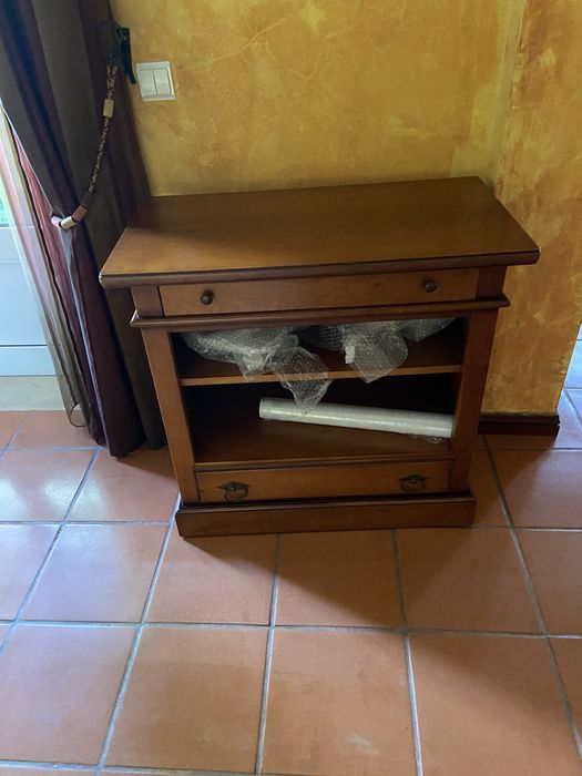 Mesa de tv com duas gavetas