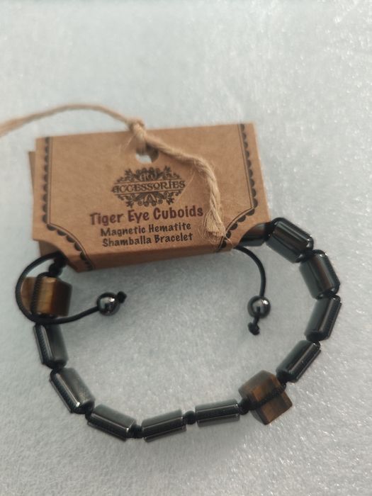 Pulseiras de pedras magnéticas.