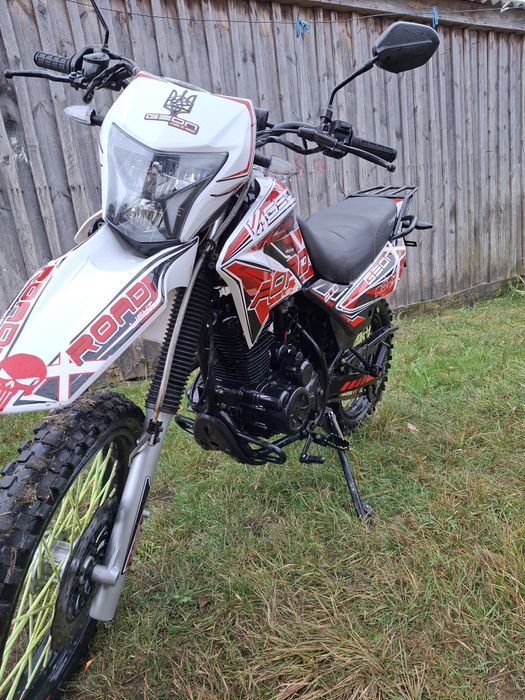 Стоїть нова резина на фото стара