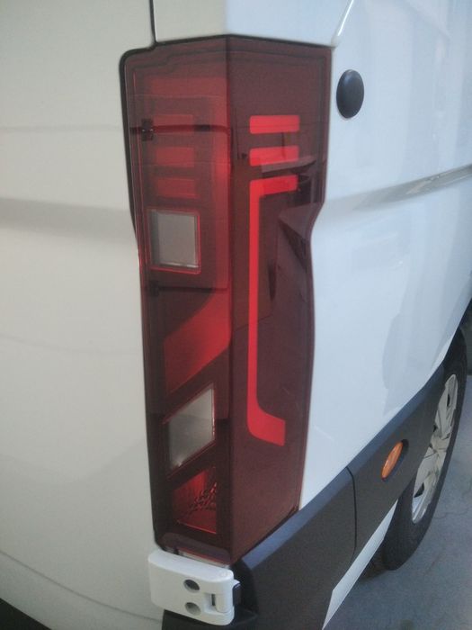 Lampa tylna  Master IV listwy drzwi  bok zderzak