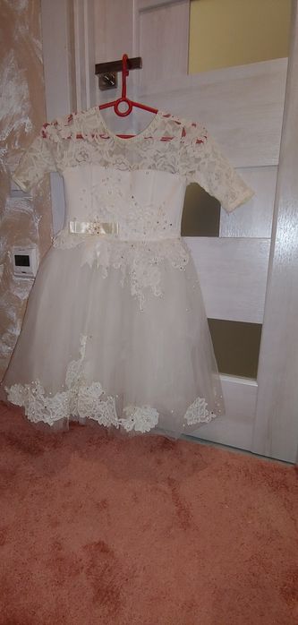 Дитяча святкова сукня.