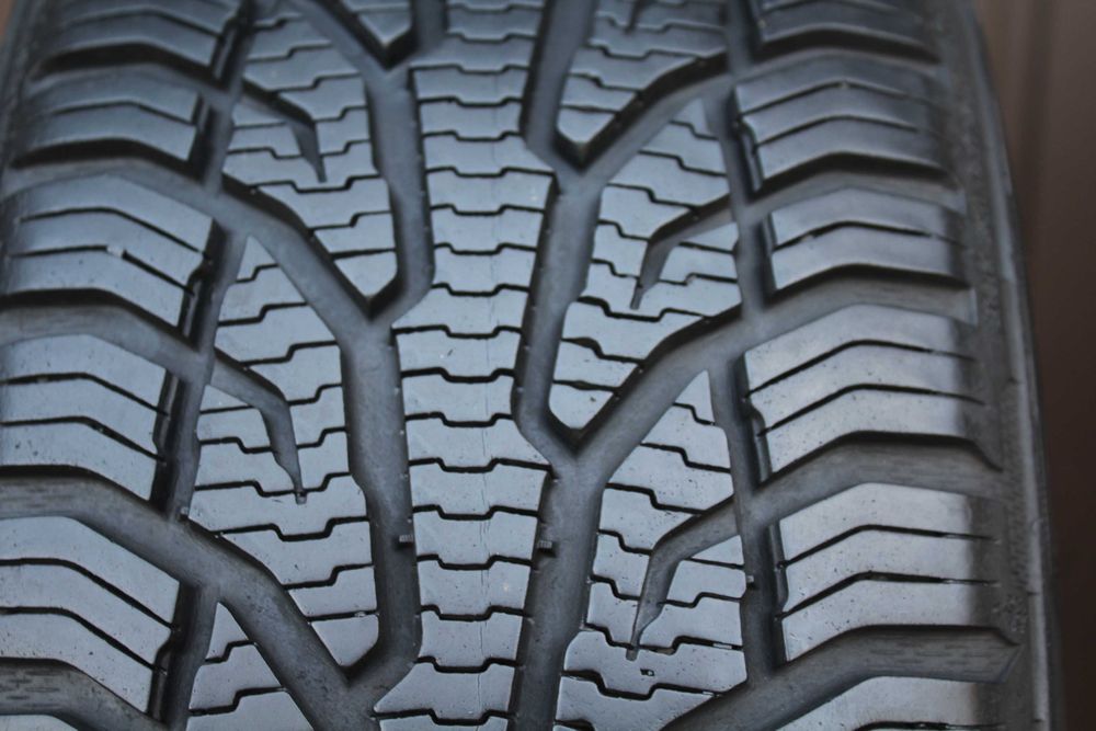 205 50 R17Uniroyal ALL Season Expert 2