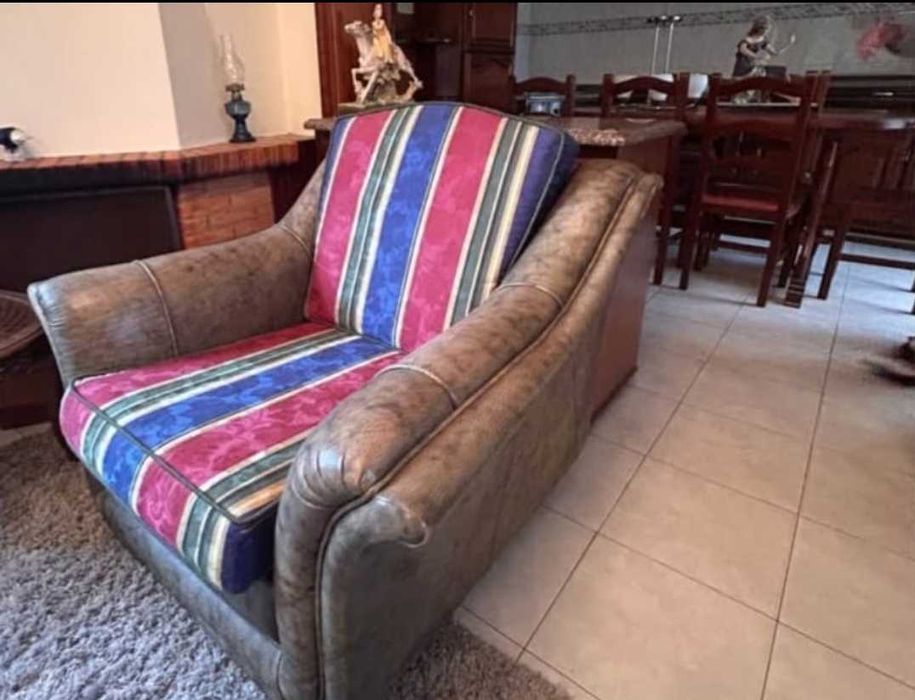 Sofas novos em pele e tecido