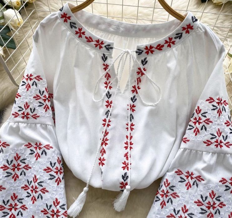 Вишита не знаю блузка.