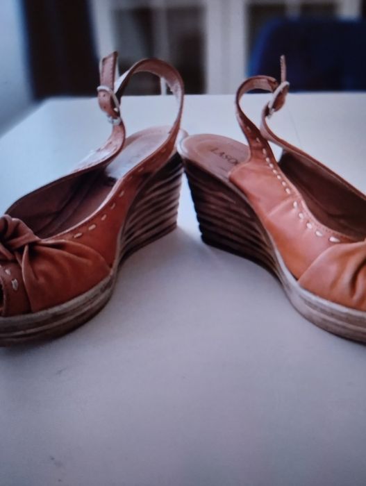 Buty damskie. Lasocki. 38