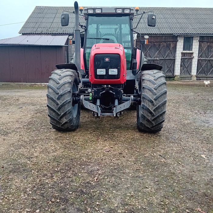 Massey Ferguson 8220  case  john dere
