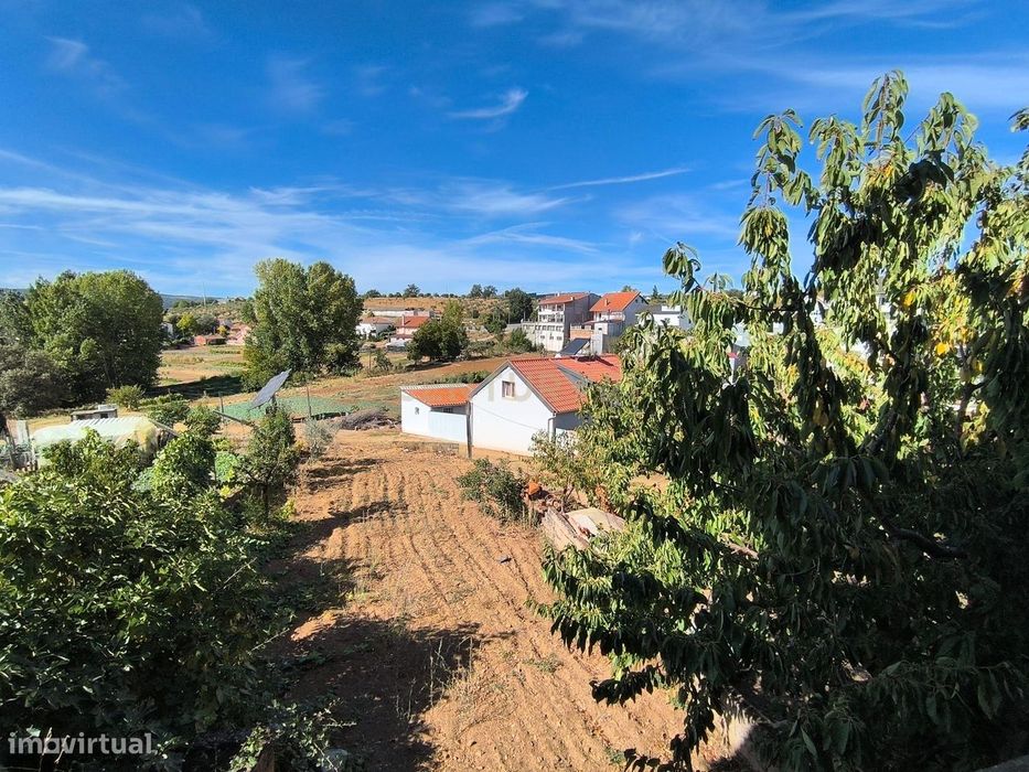 Casa para Recuperar em Bragança com Vista para a Montanha