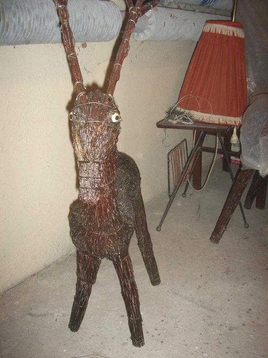 Piękne rzeźby z gałęzi i pni drzew, do ogrodu, wnętrza