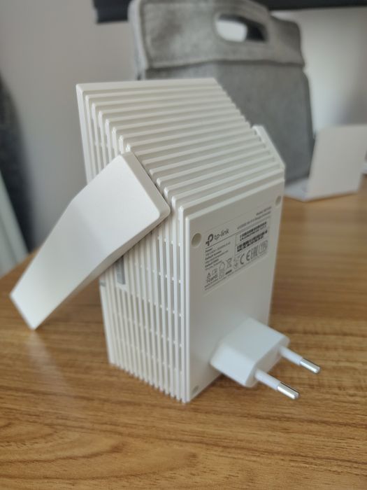 Wi-Fi 6 extender TP-Link RE705X