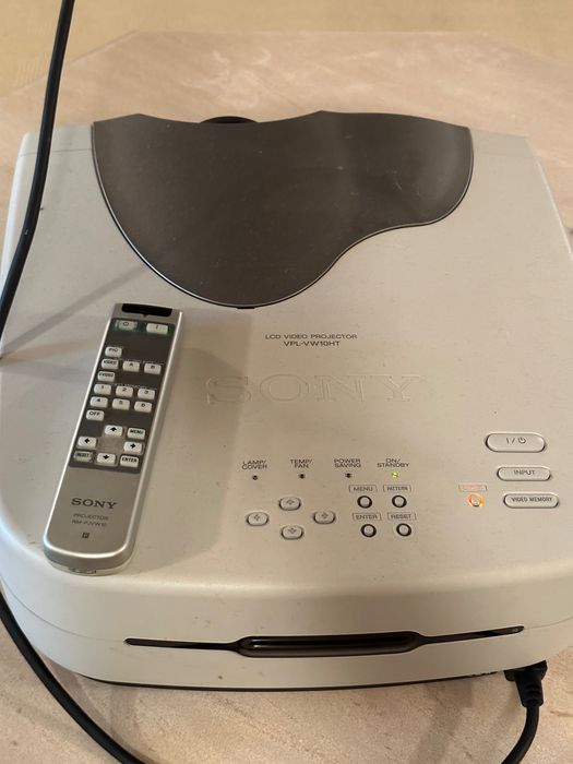 Projector Sony VPL VW10HT para desimpedir