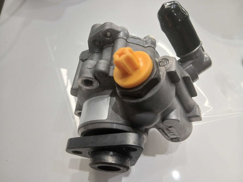 Vendo bomba de direcao audi a4 b6