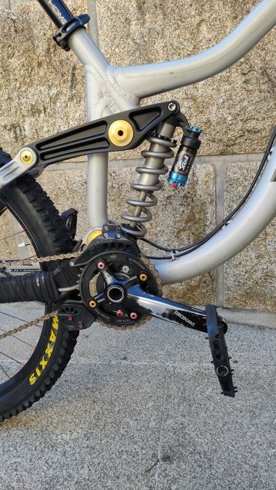 Bicicleta de downhill Kona Supreme Operator 2012