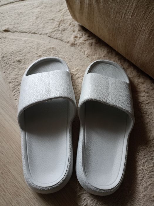 Sprzedam nowe klapki damskie