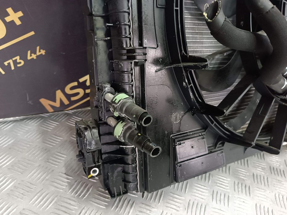 Радіатор основний BMW X3 G01 G08  17118642743 Радиатор охлаждения