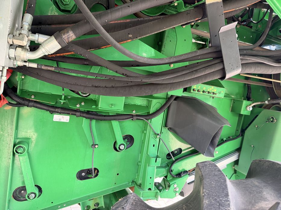 John Deere s690 , комбайн