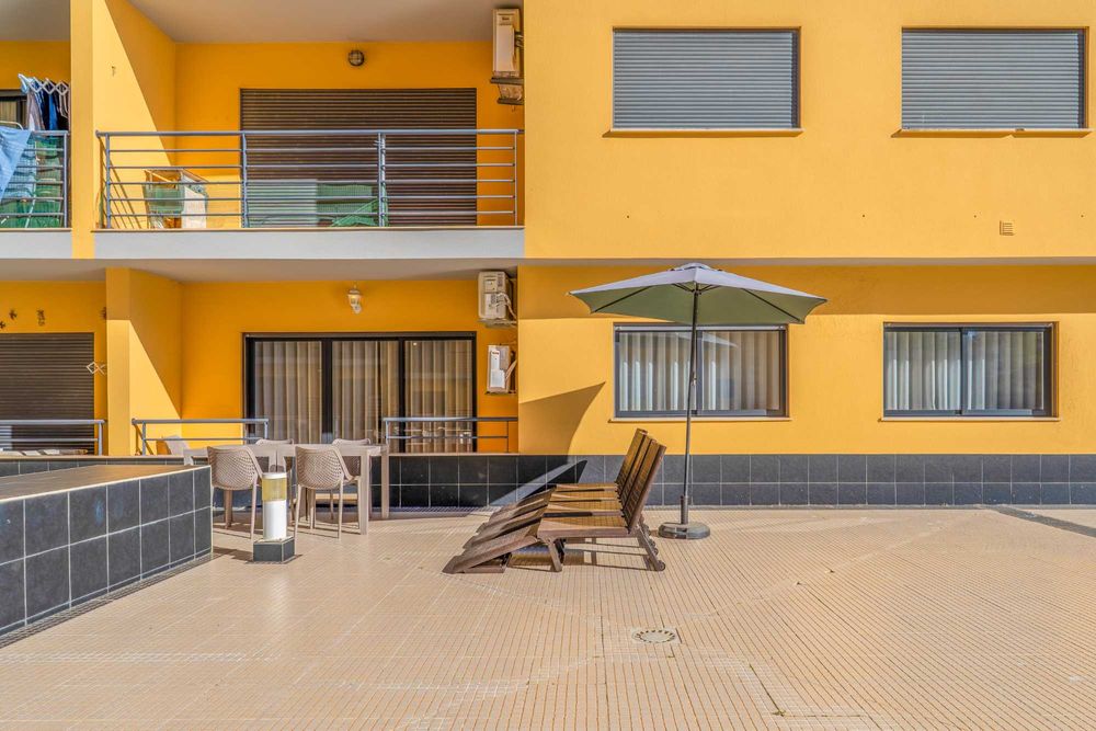 T2 com PISCINA e estacionamento perto da Praia
