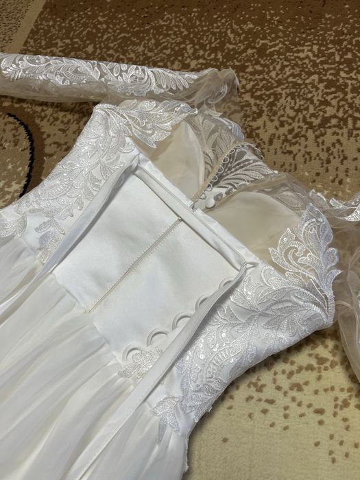продам весільну сукню