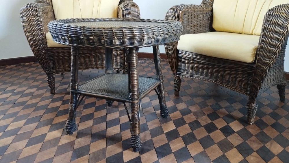 Conjunto de Cadeirões com Mesa de Centro – Bambu