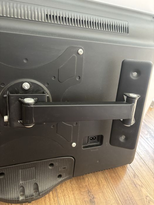 Telewizor Samsung 32”, full HD, HDMI + wieszak