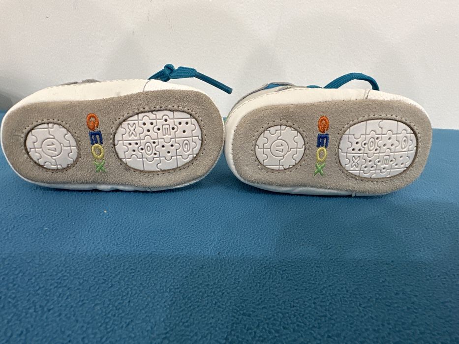 Sapatos bebe 17 GEOX novo em caix