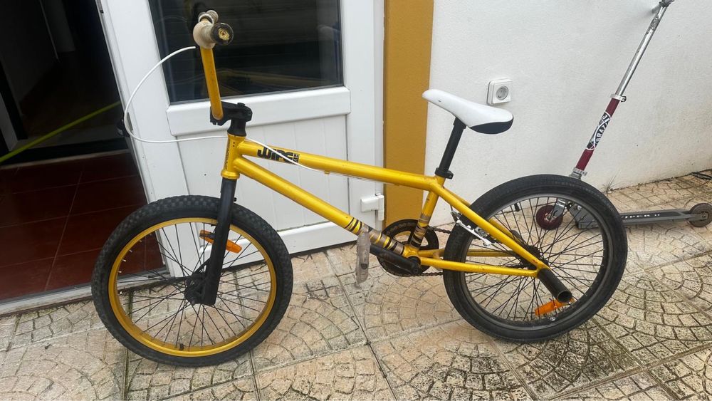 Vendo bicicleta em perfeito estado.