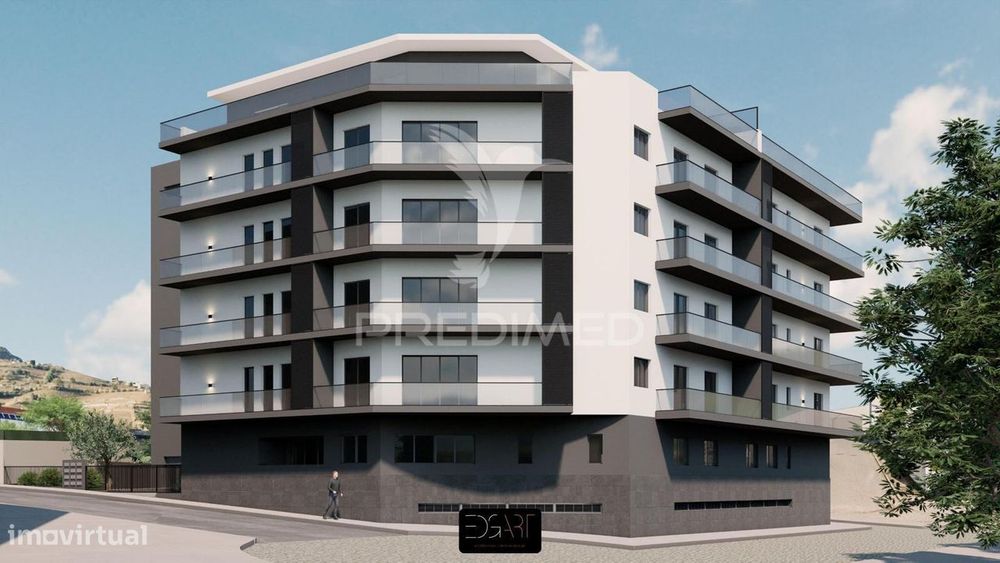 T3 Apartment with 3 Exposures and 2 Balconies | Garage for 2 Cars | Quinta Viana