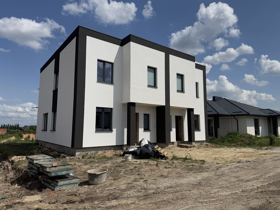 Продам готовий котедж з газом за 3 поліклінікою (перша лінія)