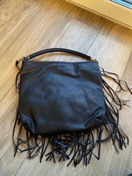 Torebka z frędzlami czarna