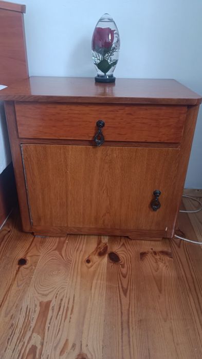 Łóżko drewniane z 2 szafkami nocnymi