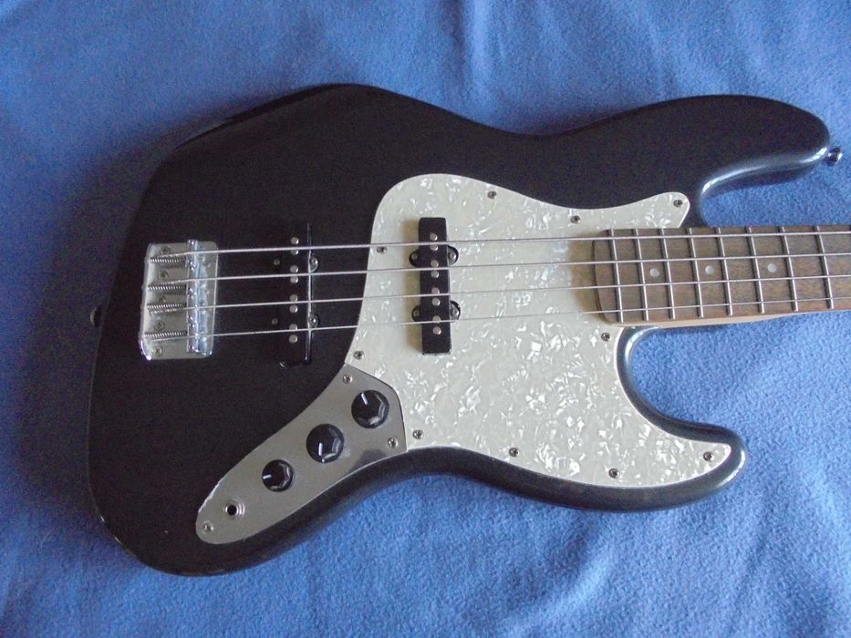 Squier jazz bass by fender gitara basowa