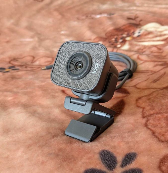Logitech Streamcam 1080p 60fps + Acessórios + Adaptador USB-C