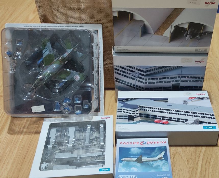 Aviões metálicos á escala + acessórios