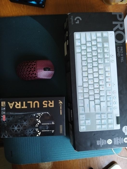 240Hz Monitor + Peripheral Set445337286853928960