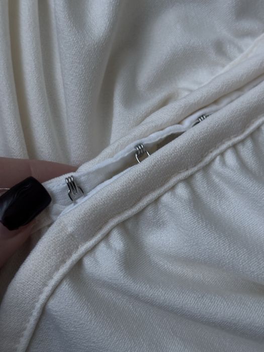 Блуза молочного кольору з декольте, розмір XS/S