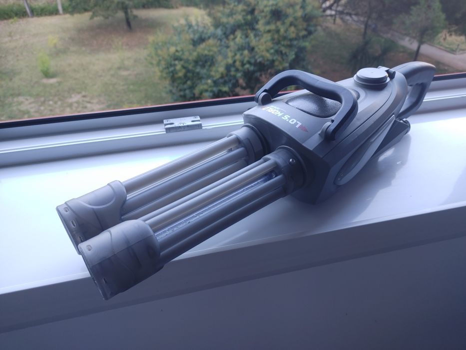 Pistola de Água Elétrica de tubo duplo com luzes LED e bateria