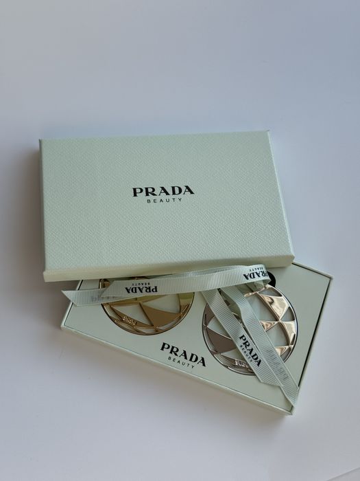 Luksusowy dodatek Prada Komplet zawieszek Prada