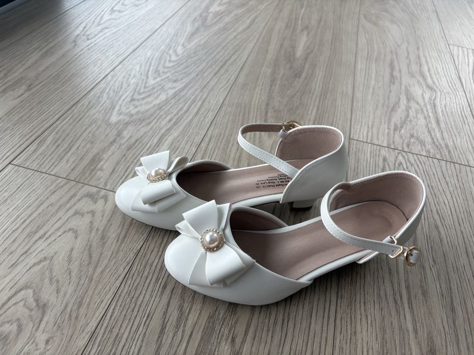 Sprzedam śliczne buciki na komunie i nie tylko:)