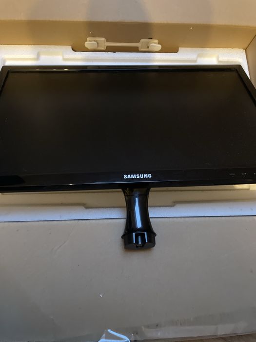 Monitor samsung led s22b300
