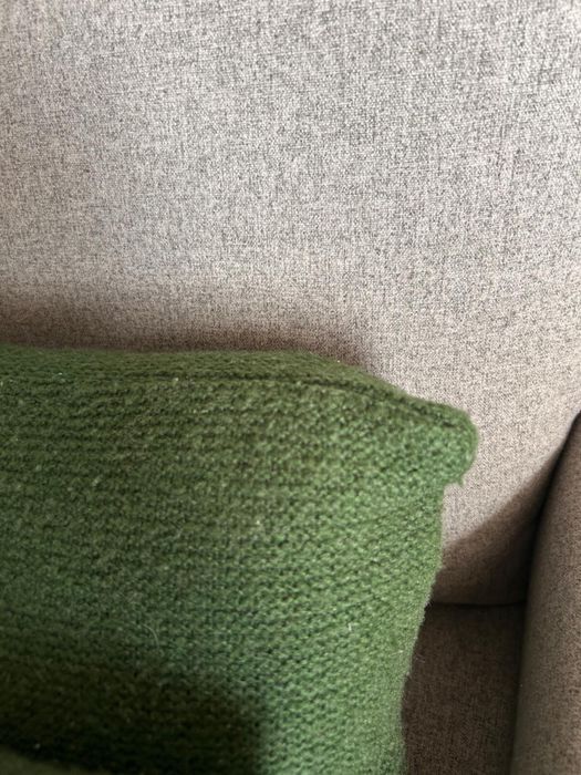 3 almofadas verdes, marca Area, tecido inclui lã, interior penas