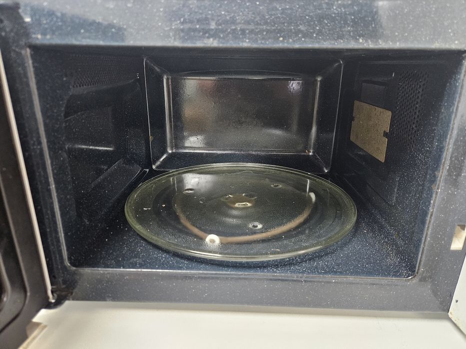 Піч мікрохвильова Samsung ME81KRW