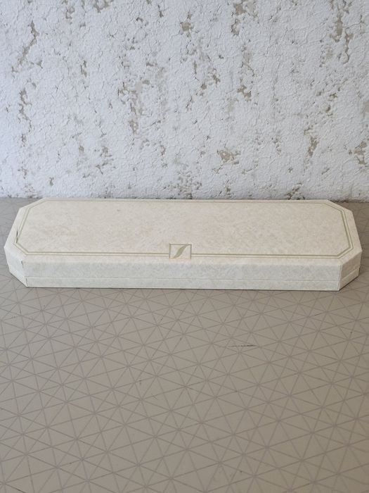 Naszyjnik damski marki LOTUS.