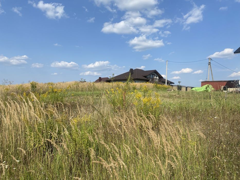 Продам земельну ділянку під забудову в с. Новостав