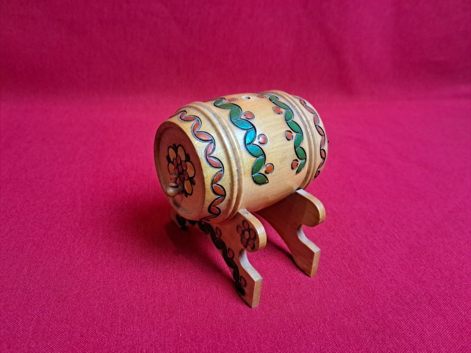 Дерев'яна бочка деревяная