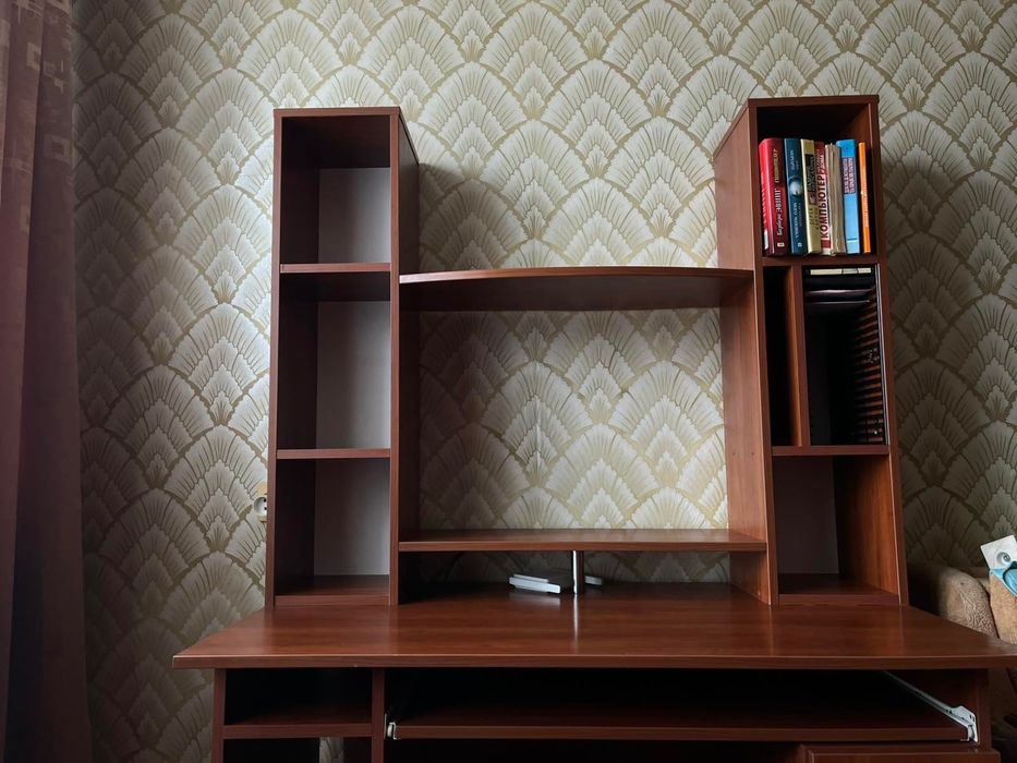 Стіл письмовий для компʼютера