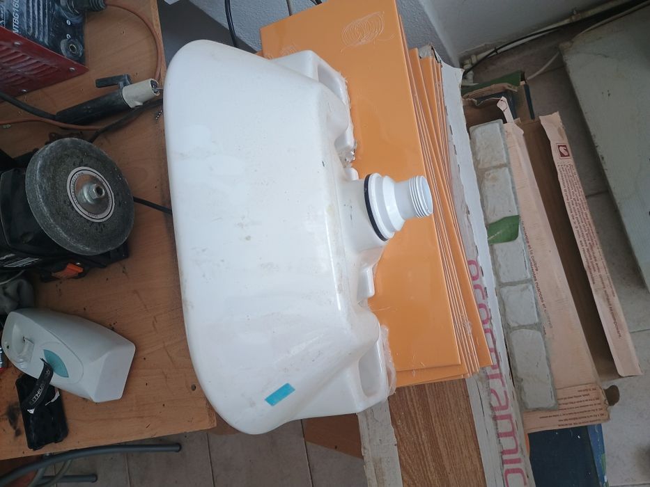 Pia de banheiro branco