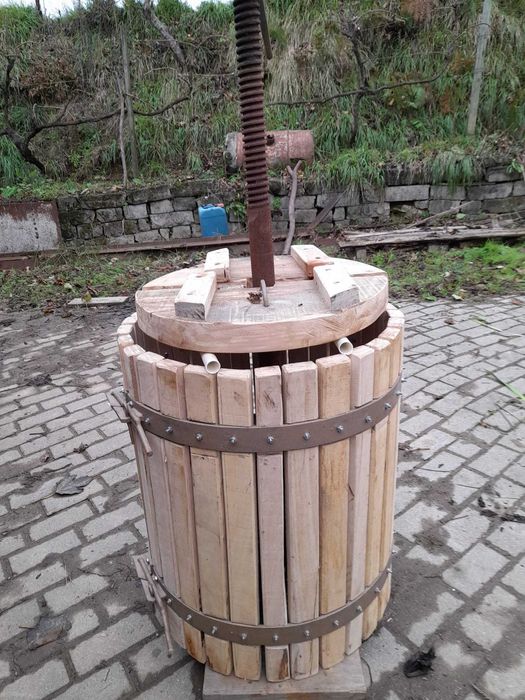 Prensa de cunhas (manual - antiga) para vinho