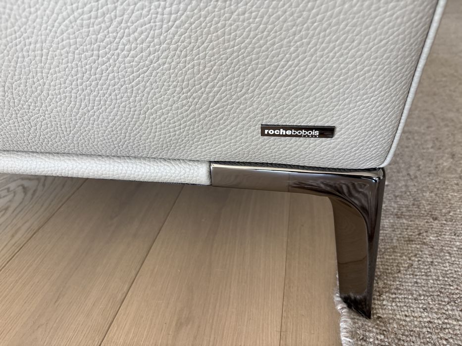 2 sofas Roche Bobois pele grande espessura cor cinzento claro loja Roche Bobois Lisboa 2025