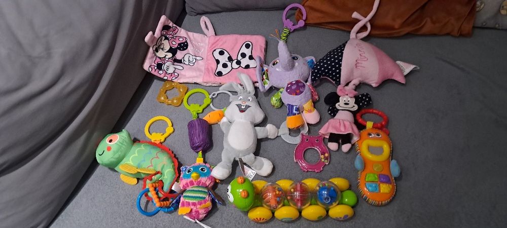 Paczka zabawek dla niemowlaka