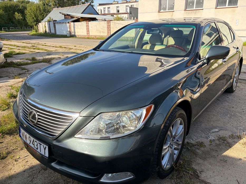 Lexus LS